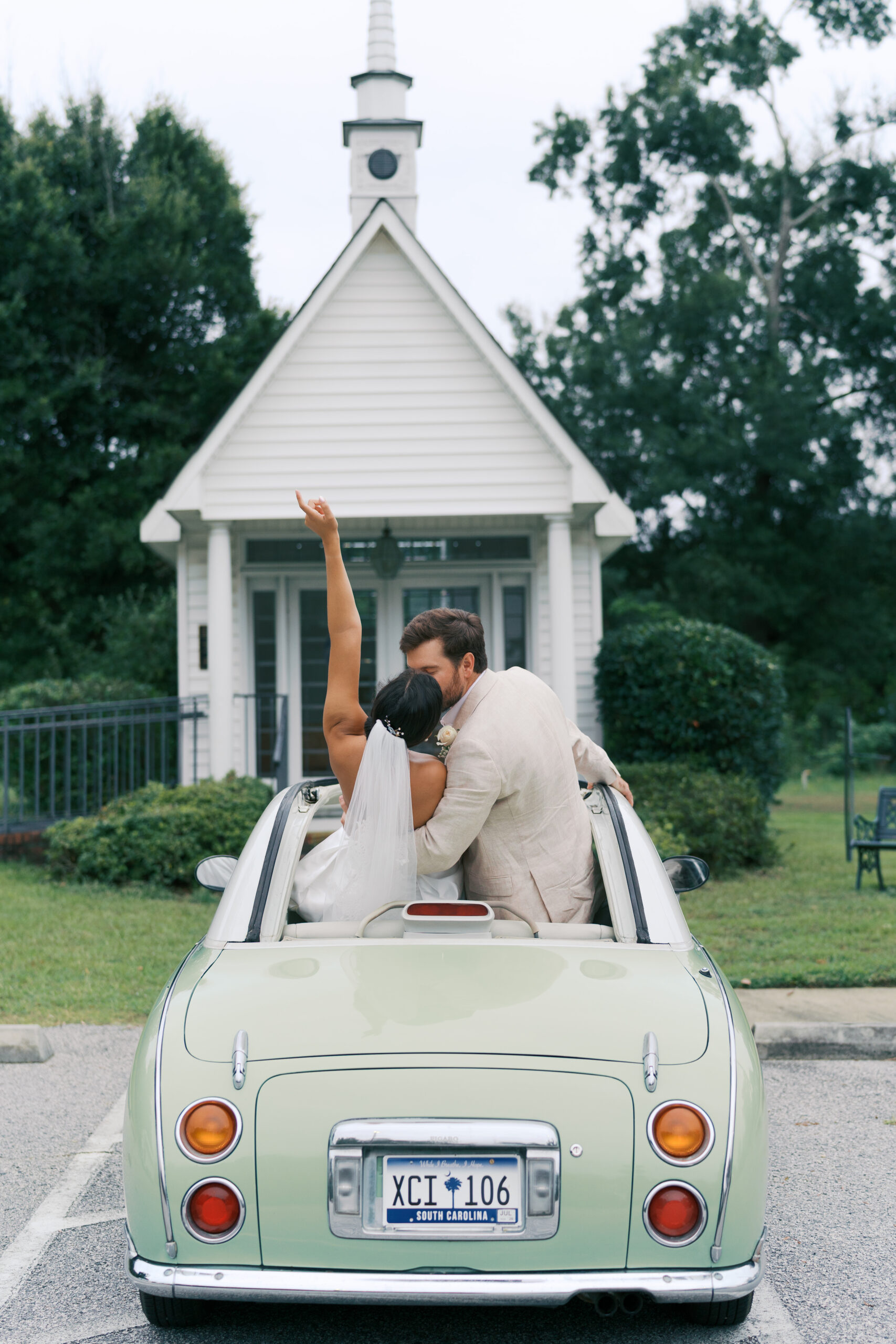 bride and groom in back of car, just married, South Carolina wedding photography
